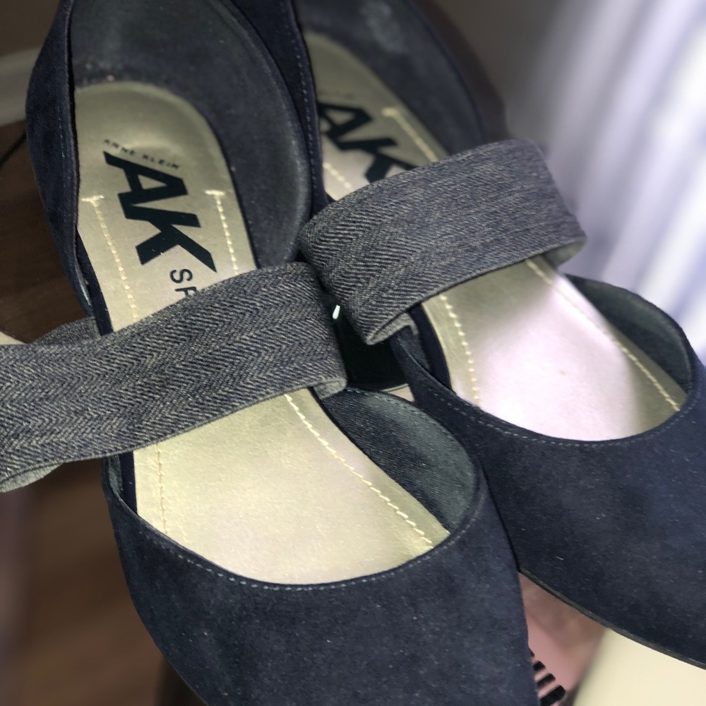 Anne Klein Blue Flats Size 9